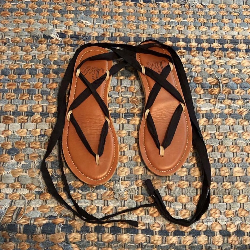 Black lace up Ssekos!